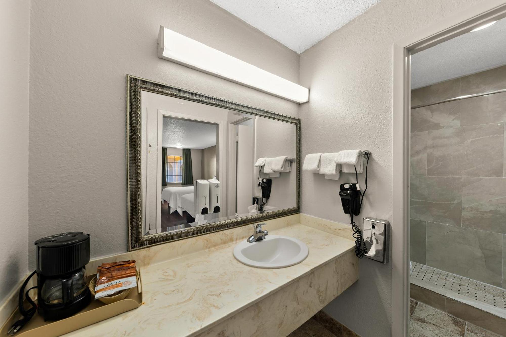 Americas Best Value Inn Bonham Eksteriør bilde