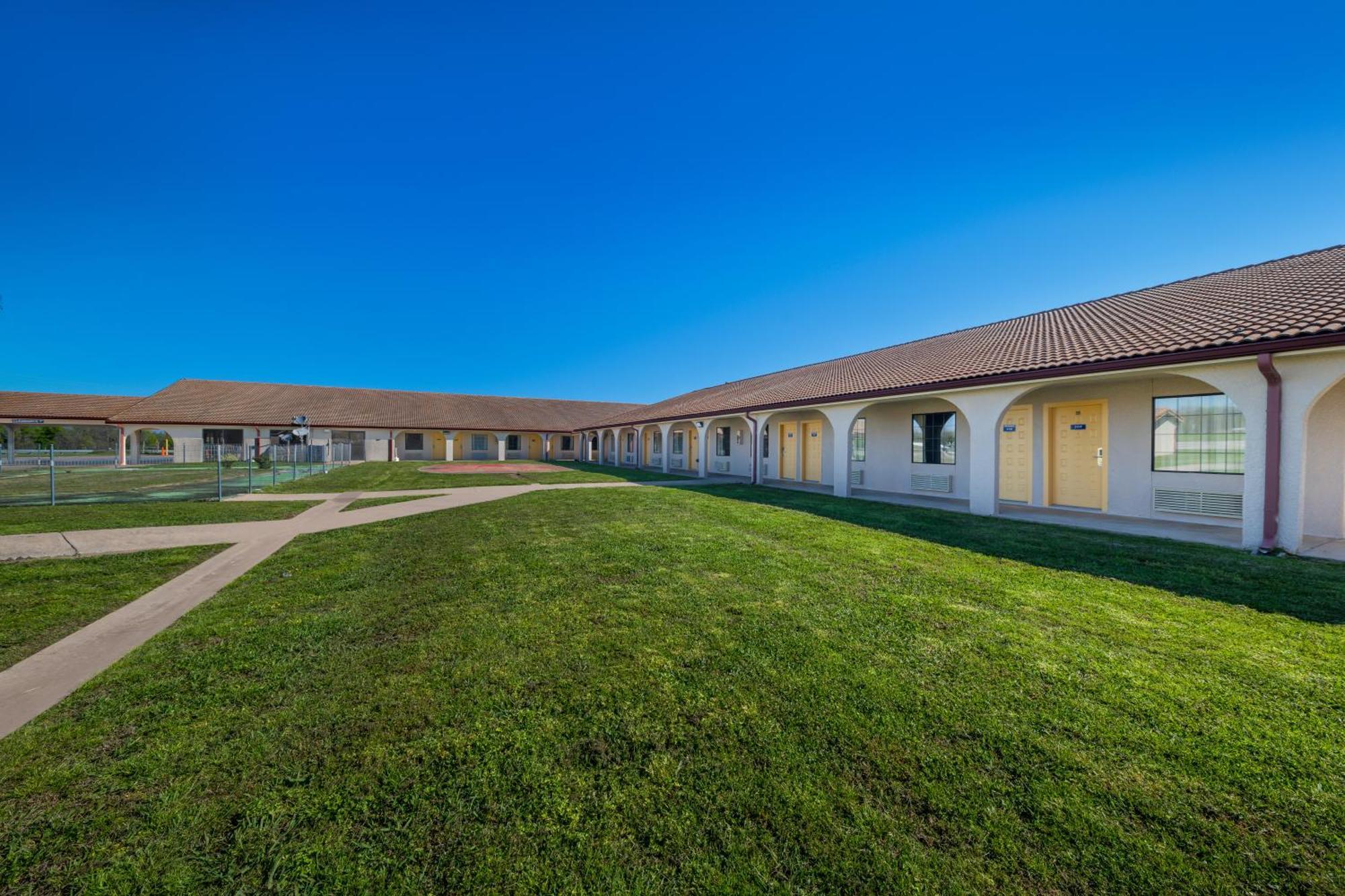 Americas Best Value Inn Bonham Eksteriør bilde
